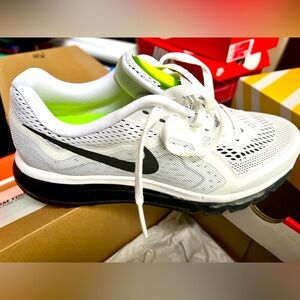 Nike airmax 2014 white black volt 10.5